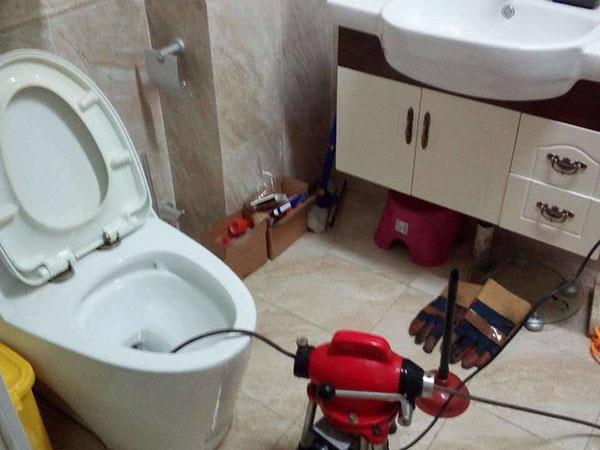 疏通马桶